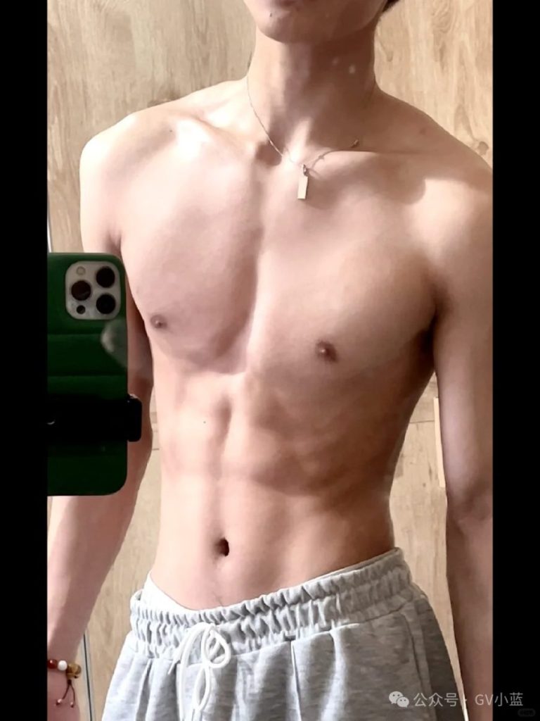 03年朝阳小鲜肉,腹肌轻松拿捏少男少女!