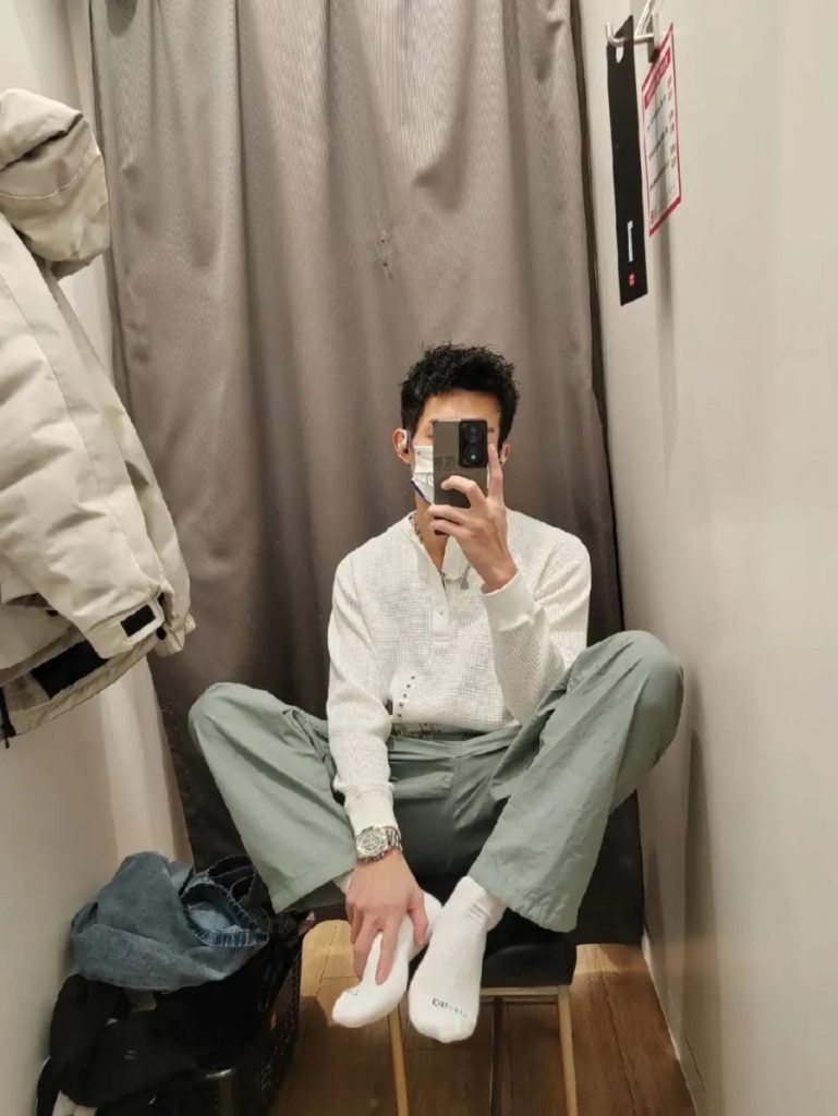 超绝极品薄肌小哥哥，这身材和颜值，宝子们你们的春天来了！