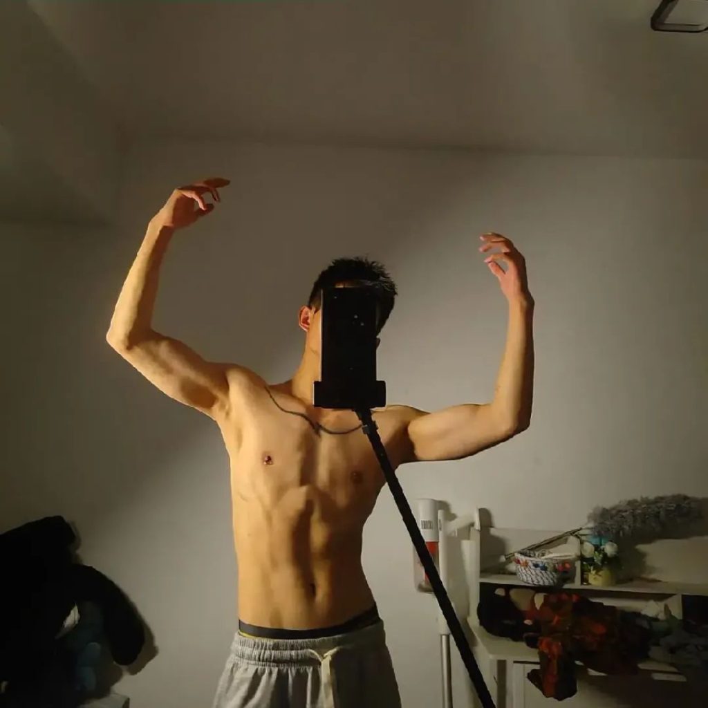 超绝极品薄肌小哥哥，这身材和颜值，宝子们你们的春天来了！