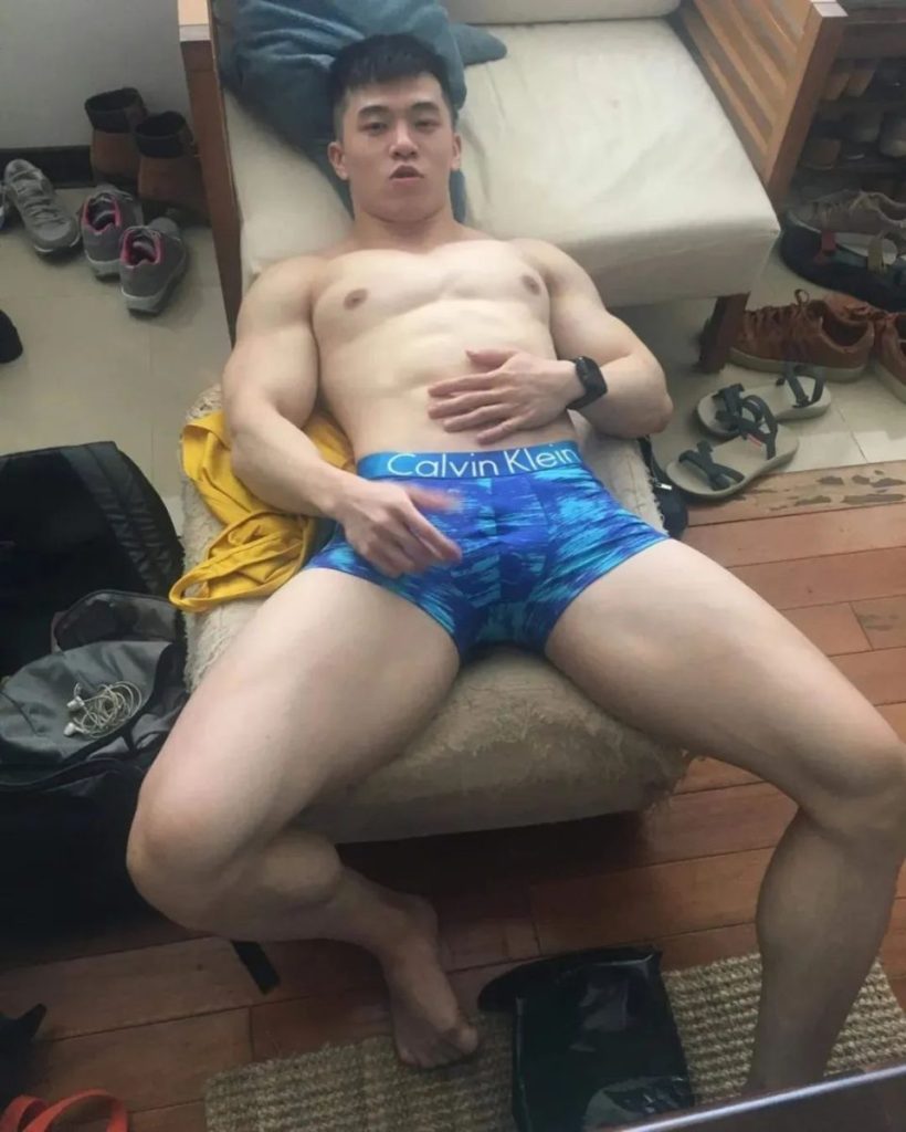 曾被女记者采访的健美冠军小叶，如今变这样了！