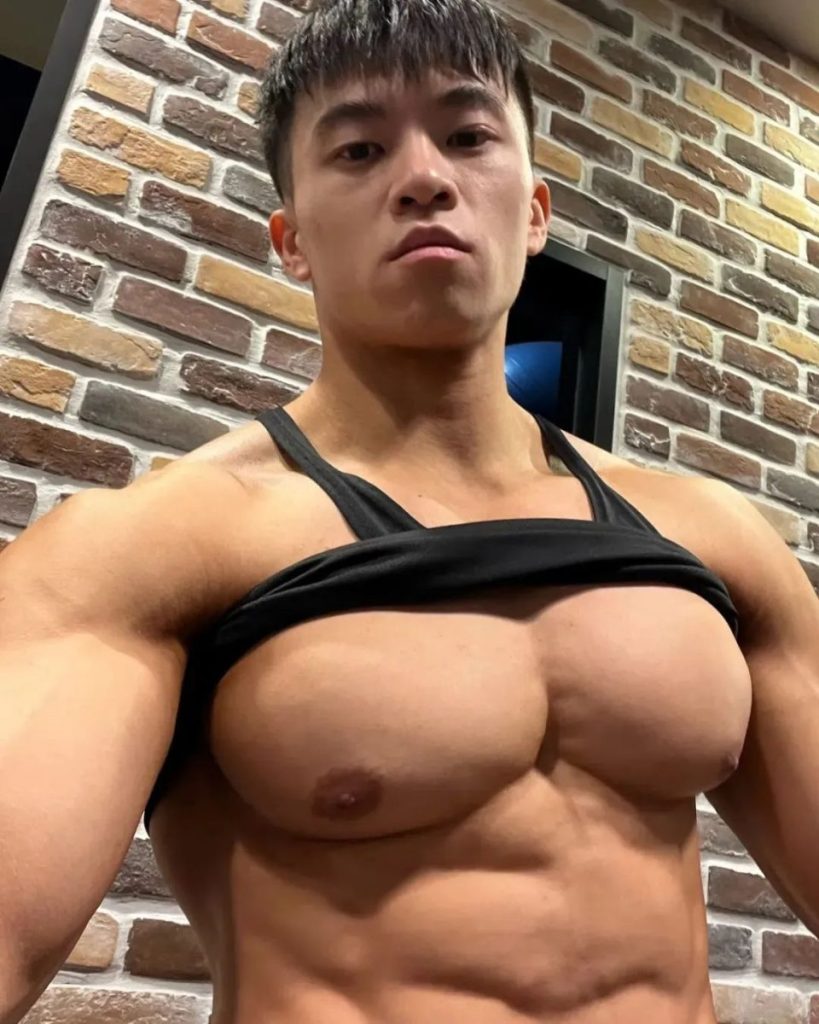 曾被女记者采访的健美冠军小叶，如今变这样了！