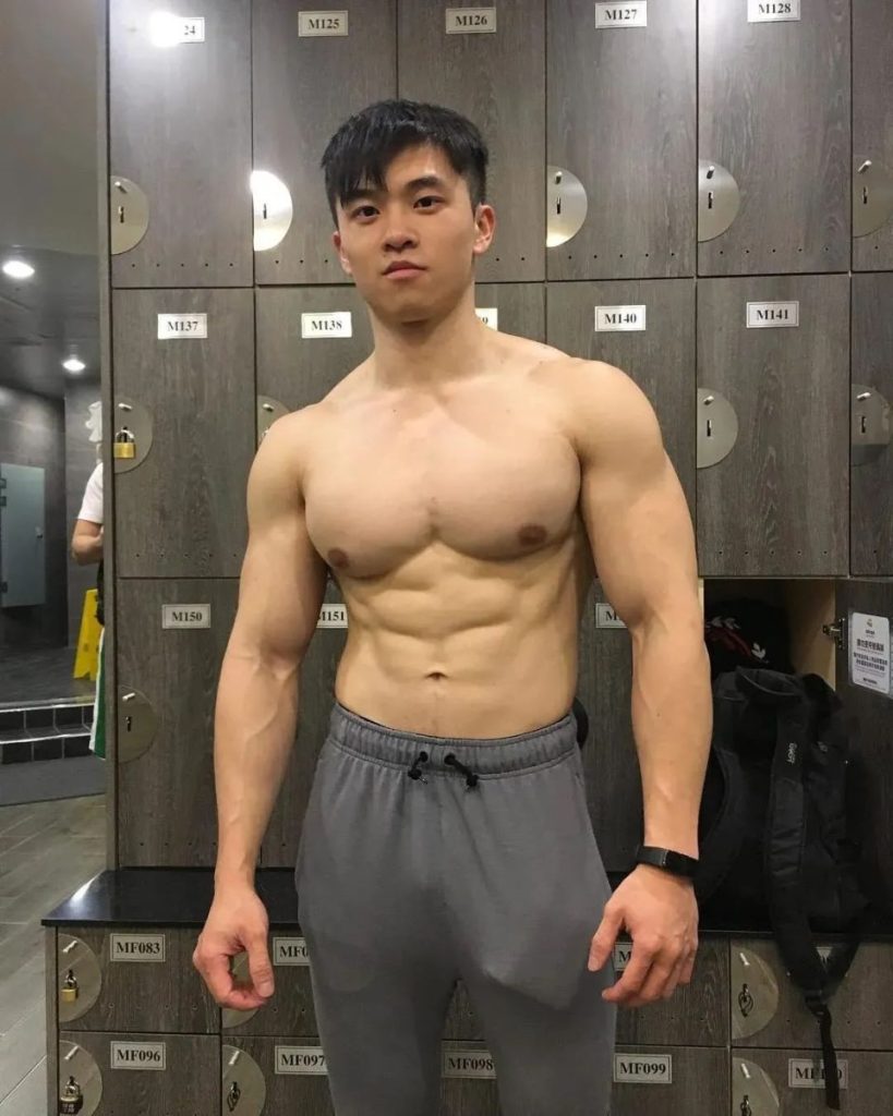 曾被女记者采访的健美冠军小叶，如今变这样了！