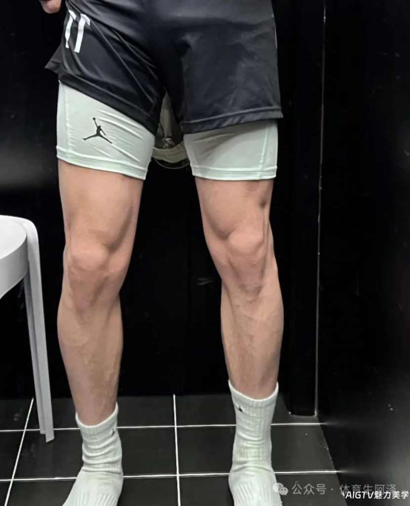 排球圈新晋Top体育生，白袜长腿太诱惑。网友辣评：球粉吃太好了......