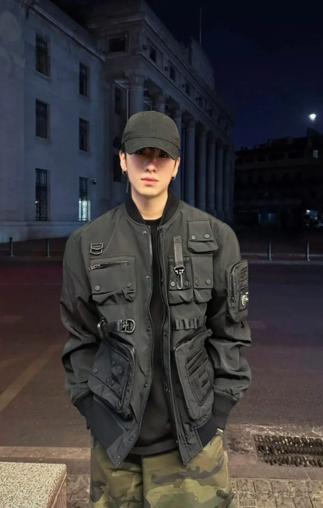 牛逼，195cm体育系校草塌房，同时与三名学长有染.....