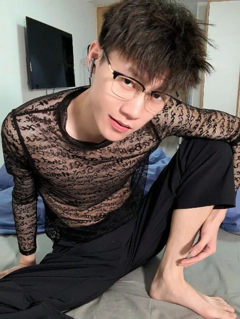 175+痞帅薄肌男孩，长腿细腰+奶狗颜值！
