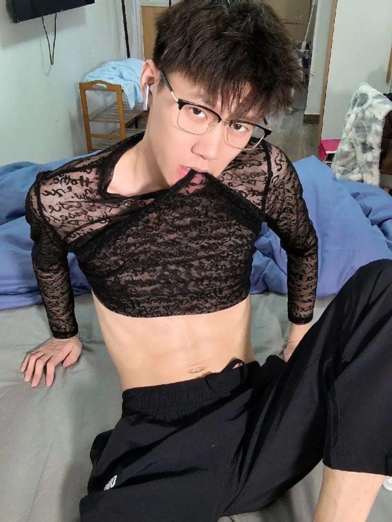 175+痞帅薄肌男孩，长腿细腰+奶狗颜值！
