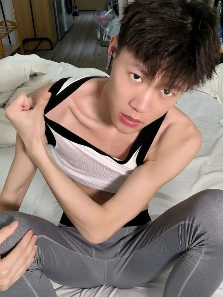 175+痞帅薄肌男孩，长腿细腰+奶狗颜值！
