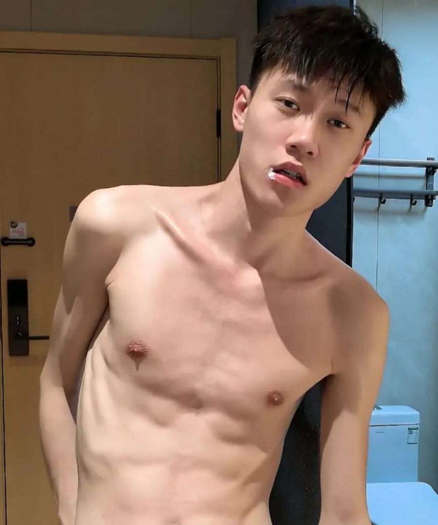 175+痞帅薄肌男孩，长腿细腰+奶狗颜值！