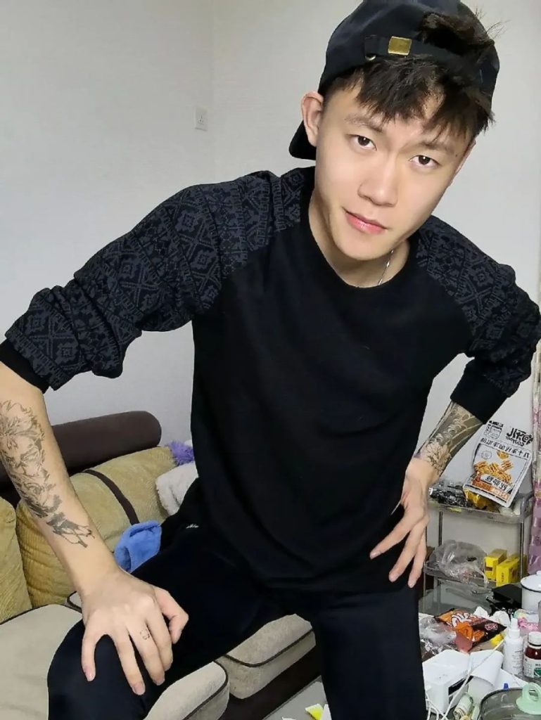 175+痞帅薄肌男孩，长腿细腰+奶狗颜值！