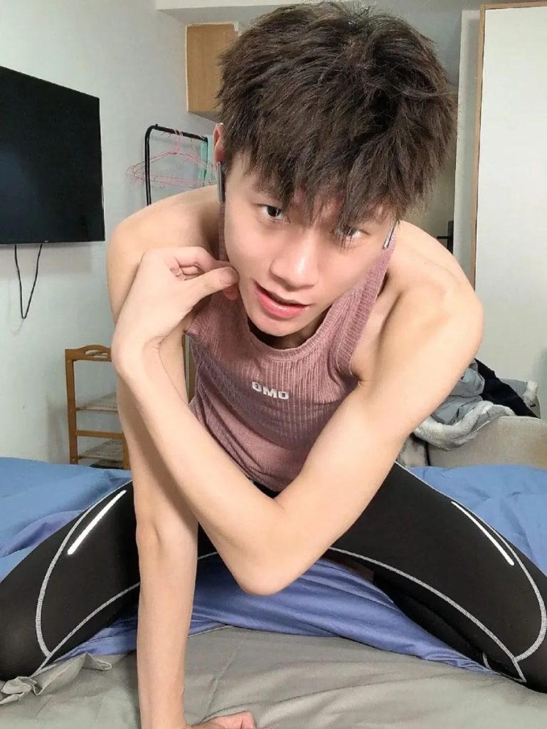 175+痞帅薄肌男孩，长腿细腰+奶狗颜值！