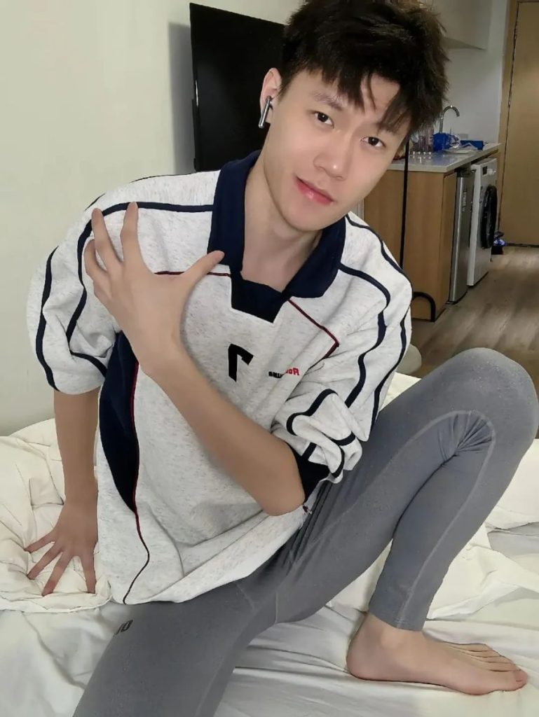175+痞帅薄肌男孩，长腿细腰+奶狗颜值！