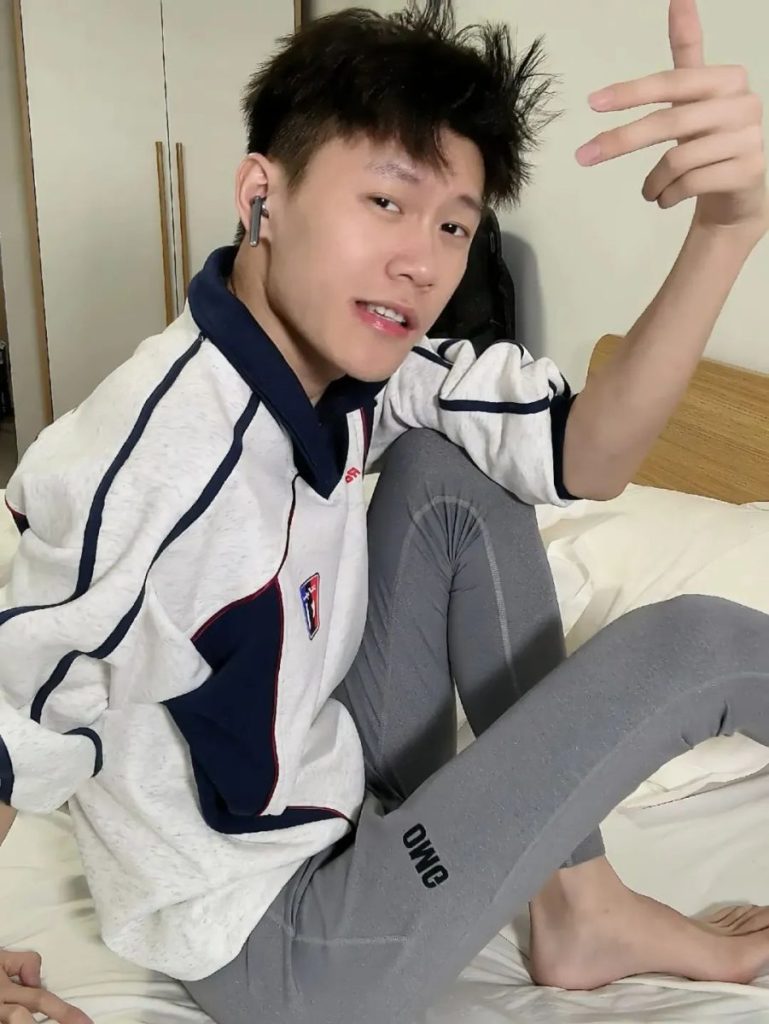 175+痞帅薄肌男孩，长腿细腰+奶狗颜值！