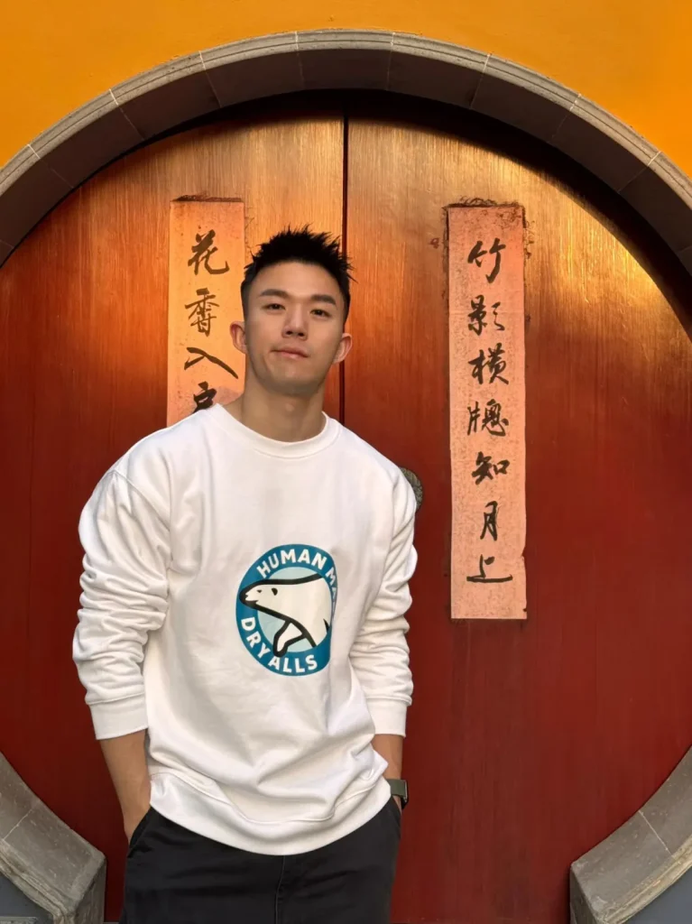 在美国工作的江苏运动博主,雪地大秀肌肉身材,网友直呼海外必吃榜