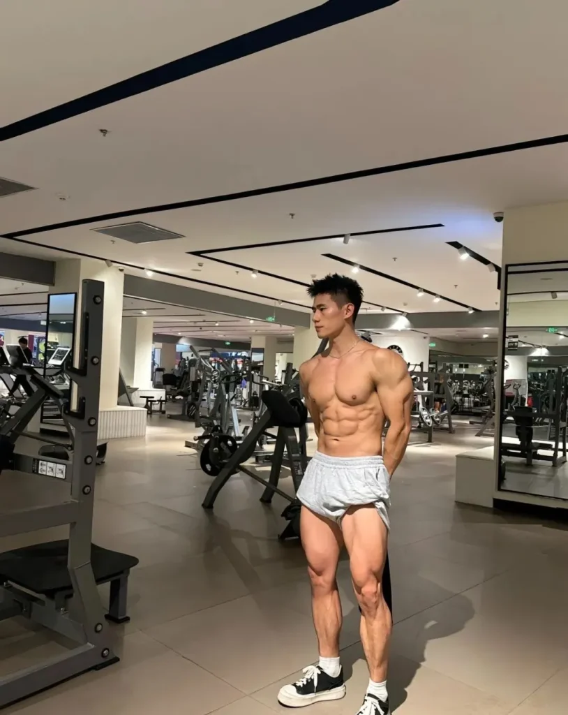 重庆大胸肌8块腹爷们肌肉健身私教!
