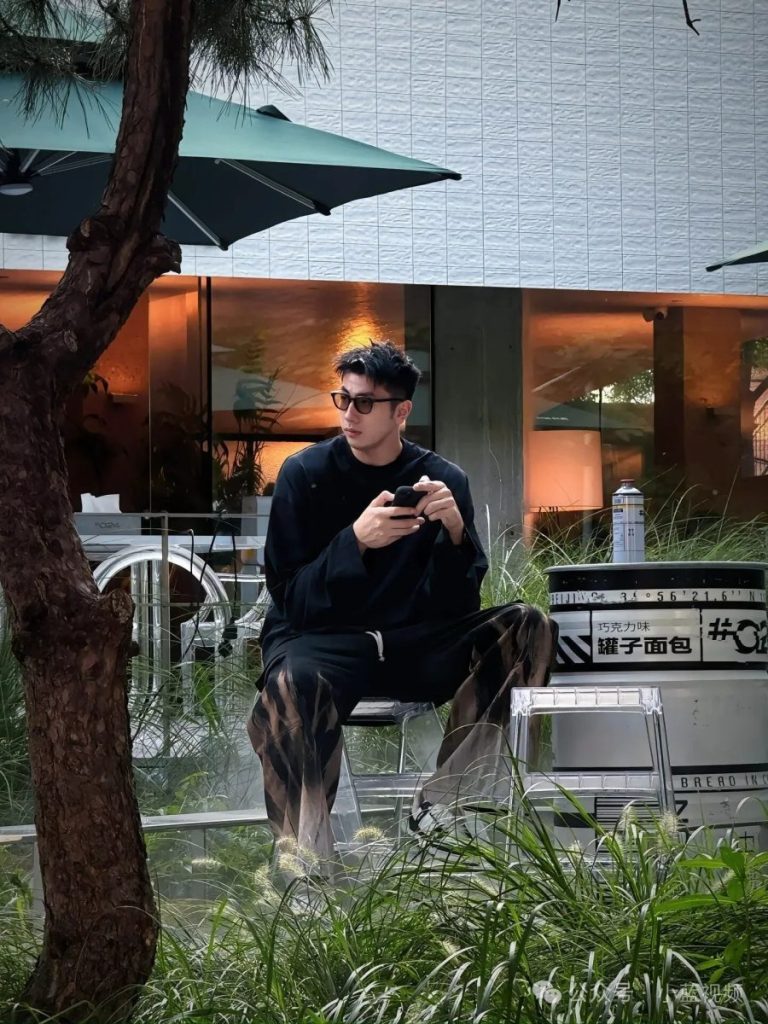 篮球腹肌体育生篮坛筋肉运动员