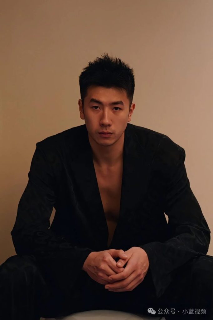 篮球腹肌体育生篮坛筋肉运动员