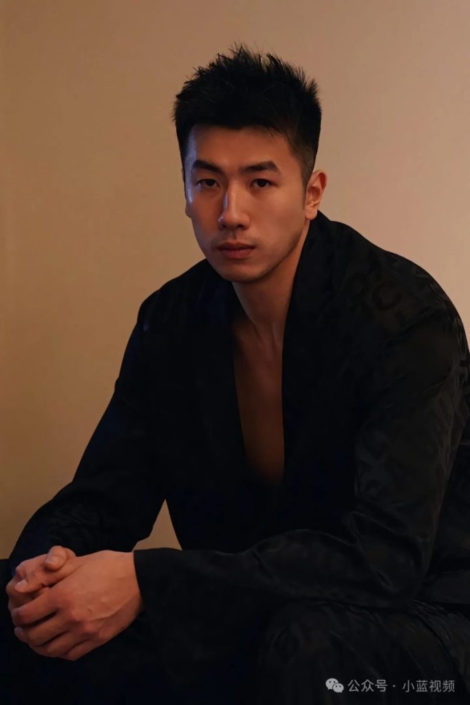 篮球腹肌体育生篮坛筋肉运动员