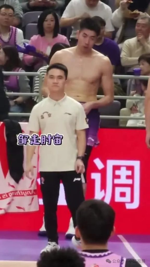 篮球腹肌体育生篮坛筋肉运动员