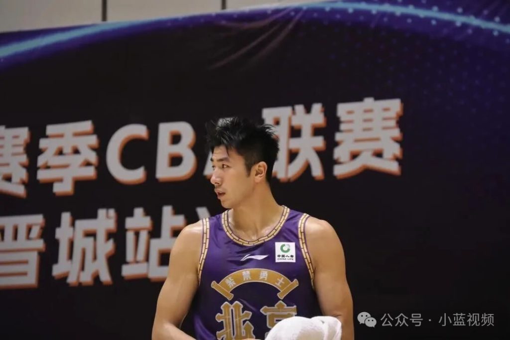 篮球腹肌体育生篮坛筋肉运动员