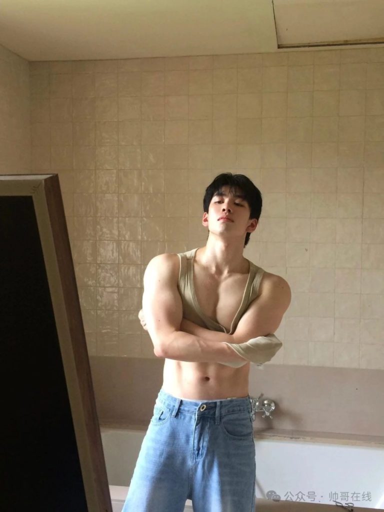 04年薄肌男大帅哥,干净男朋友太可了!