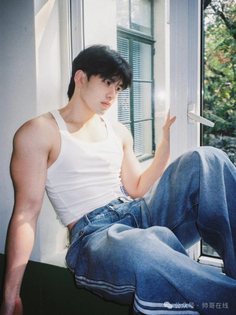 04年薄肌男大帅哥,干净男朋友太可了!