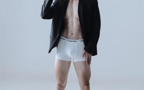 被摄影师钟木東青睐的这位肌肉男到底是谁呀？