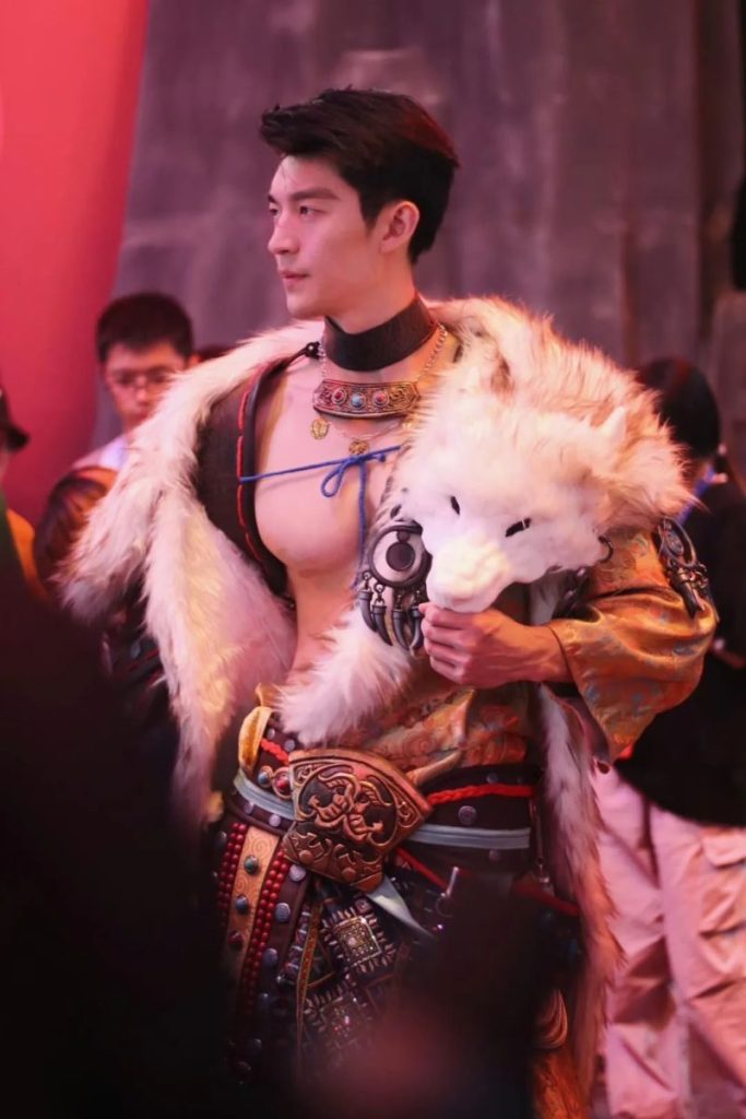 拍过双男主短剧的肌肉帅哥,洗澡小视频已疯传