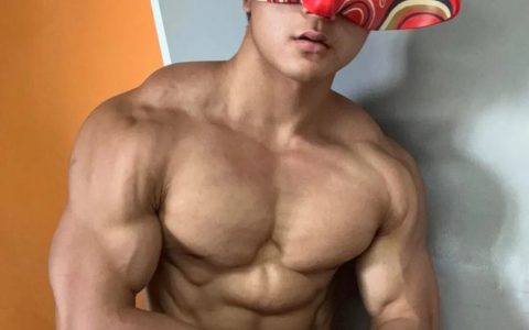 又有网红直男教练！推特自愿被采访视频高达40分钟…