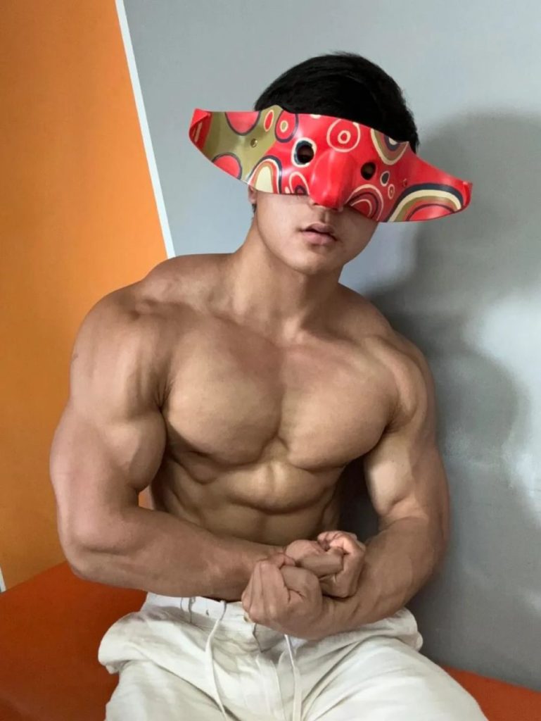 又有网红直男教练!推特自愿被采访视频高达40分钟…