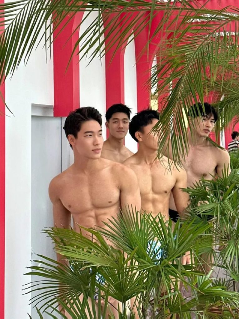 内裤男模在ins上脱成这样,网友惊呼:他在国内不这样啊!