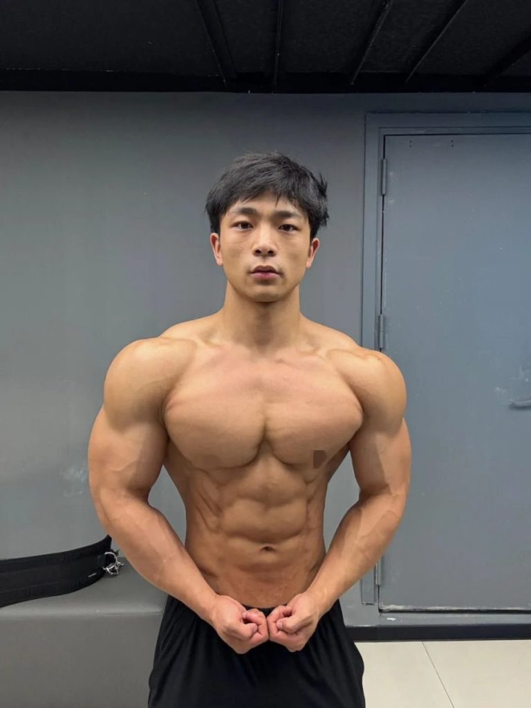 又有网红直男教练!推特自愿被采访视频高达40分钟…