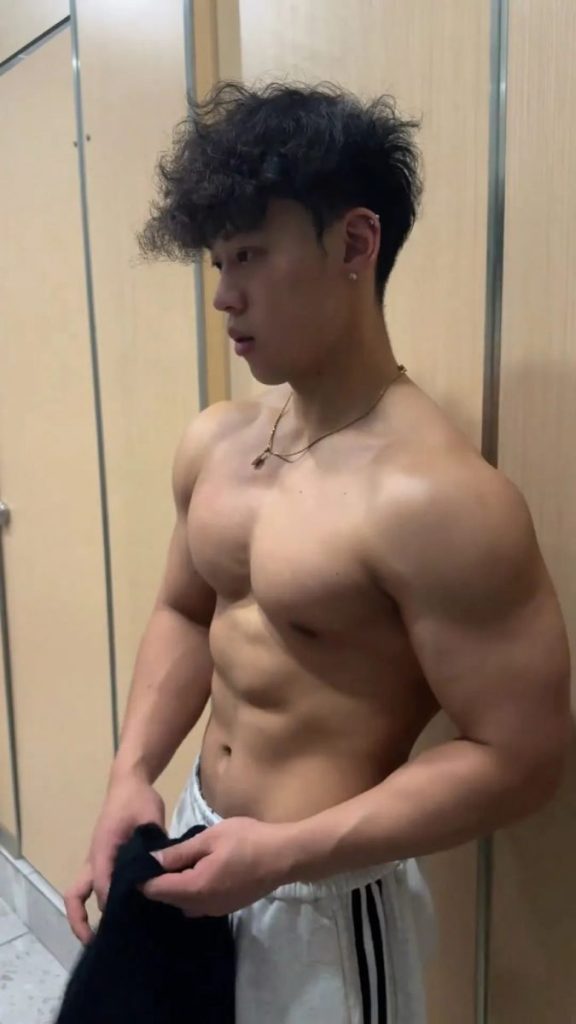 这个抖音4W粉的博主!?也被男记者采访了…