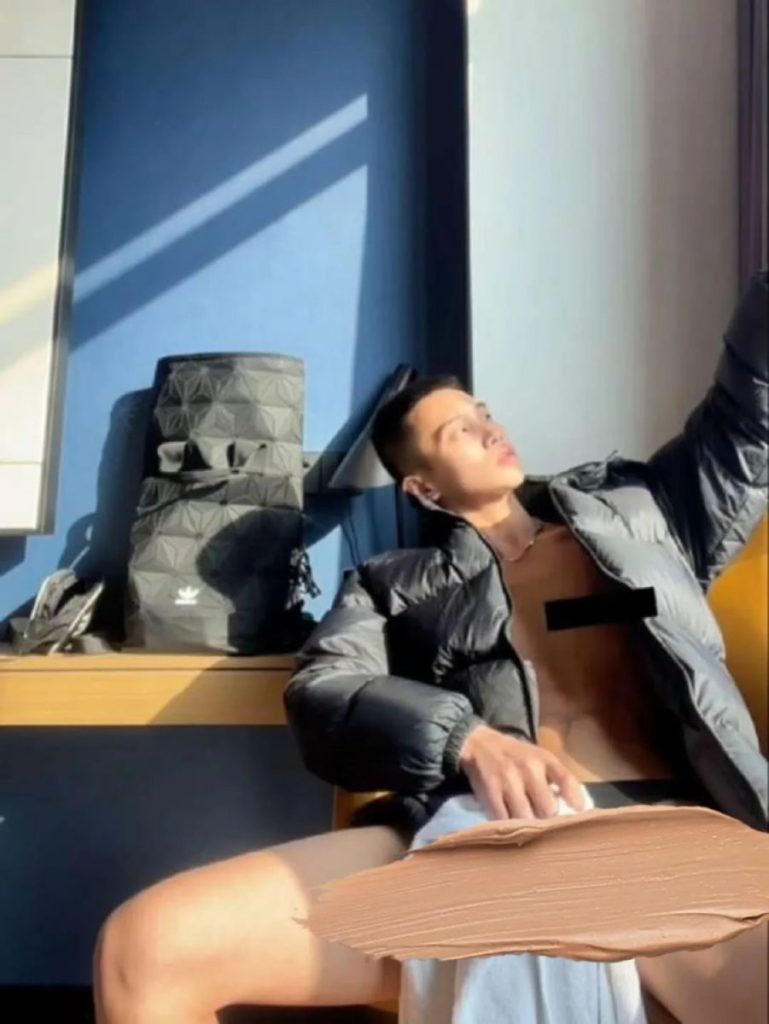 复刻四川小虎的他,推特上的私照被流出……