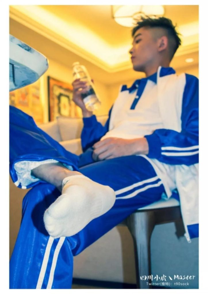 复刻四川小虎的他,推特上的私照被流出……