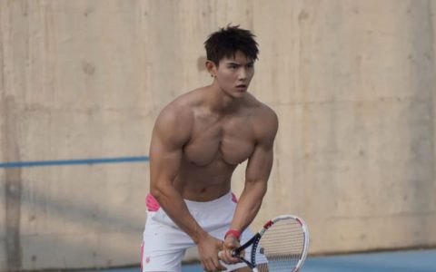 市场行情不好，体育生男模靠内裤圈粉……