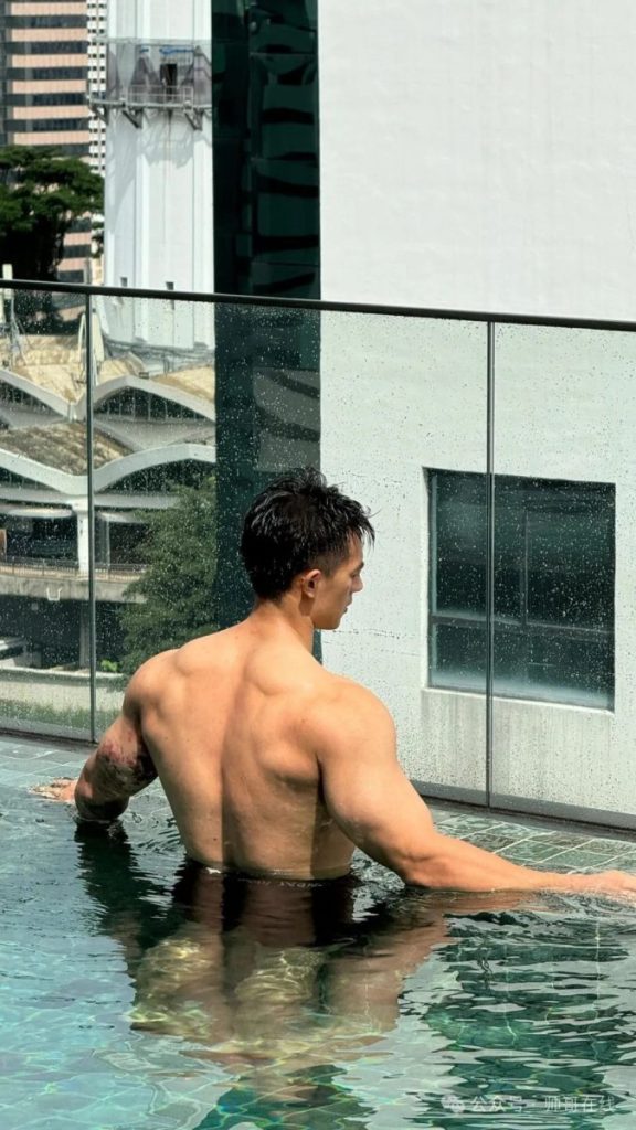 胸肌越练越大的肌肉私教,,这身材谁不喜欢?