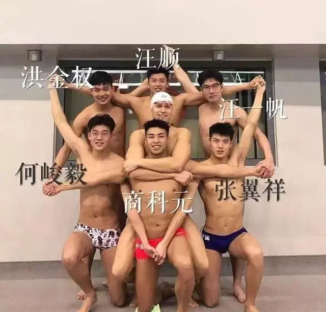 当高质量体育生进军时尚圈,网友纷纷喊话让他 “立刻出道”!