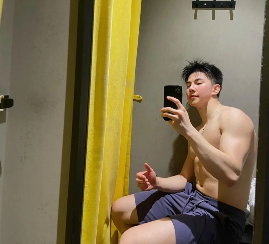山东脂包肌白皮田径体育生帅弟弟