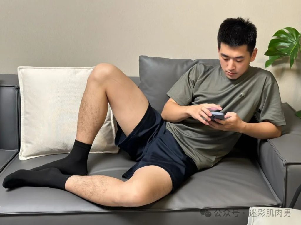 183CM长腿男岔太开长的真好看！太MAN了好帅哦！