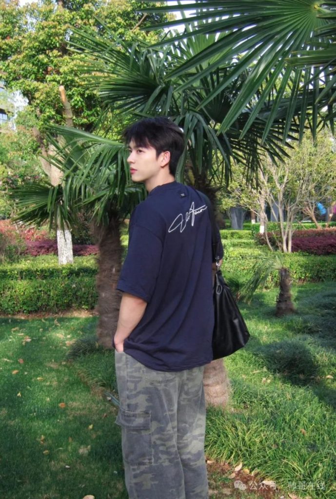 清爽高颜值男大小哥,阳光分你一半!