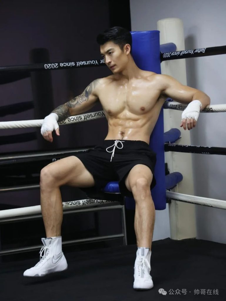 拳击场上的肌肉奶爸,完美型男气质!