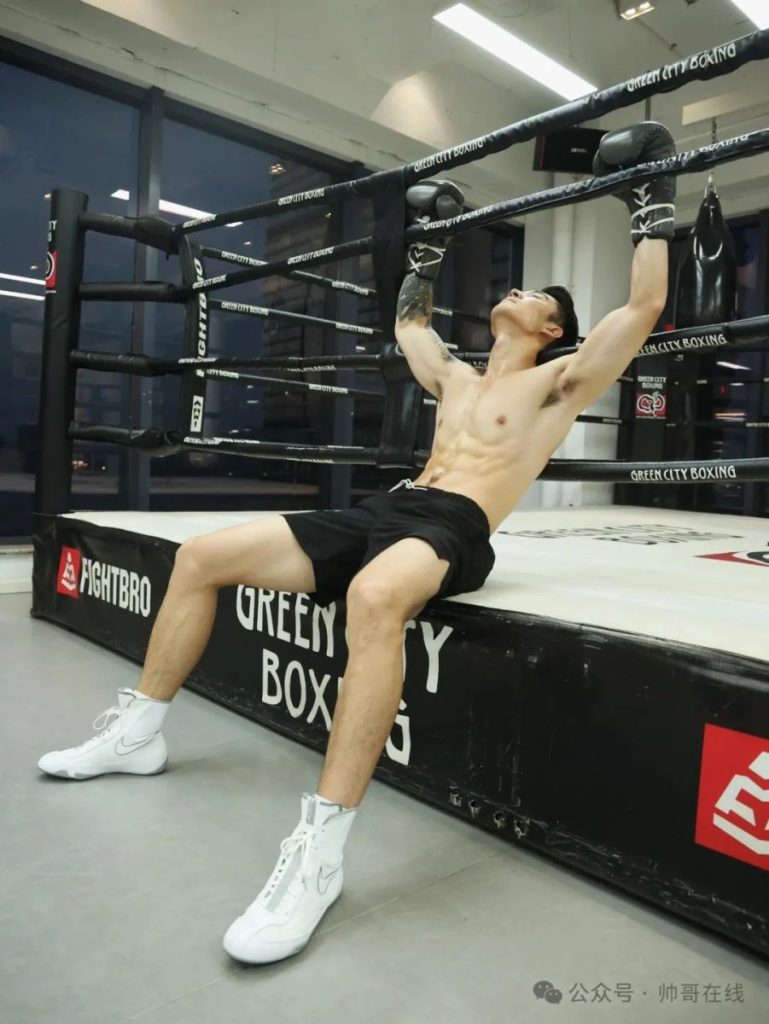 拳击场上的肌肉奶爸,完美型男气质!