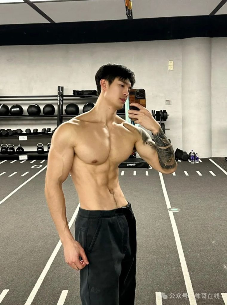 拳击场上的肌肉奶爸,完美型男气质!