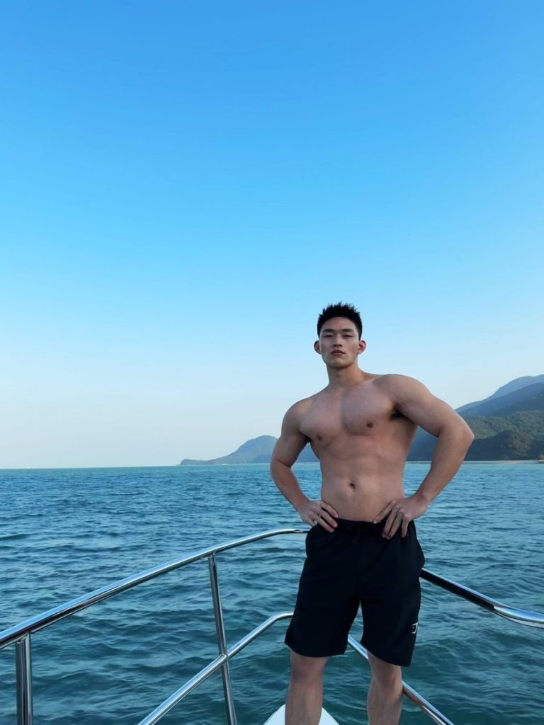 肖一遣严选4D胸肌天菜,这身材殷商看了都颤抖?!