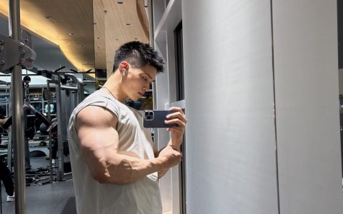 肖一遣严选4D胸肌天菜，这身材殷商看了都颤抖？！