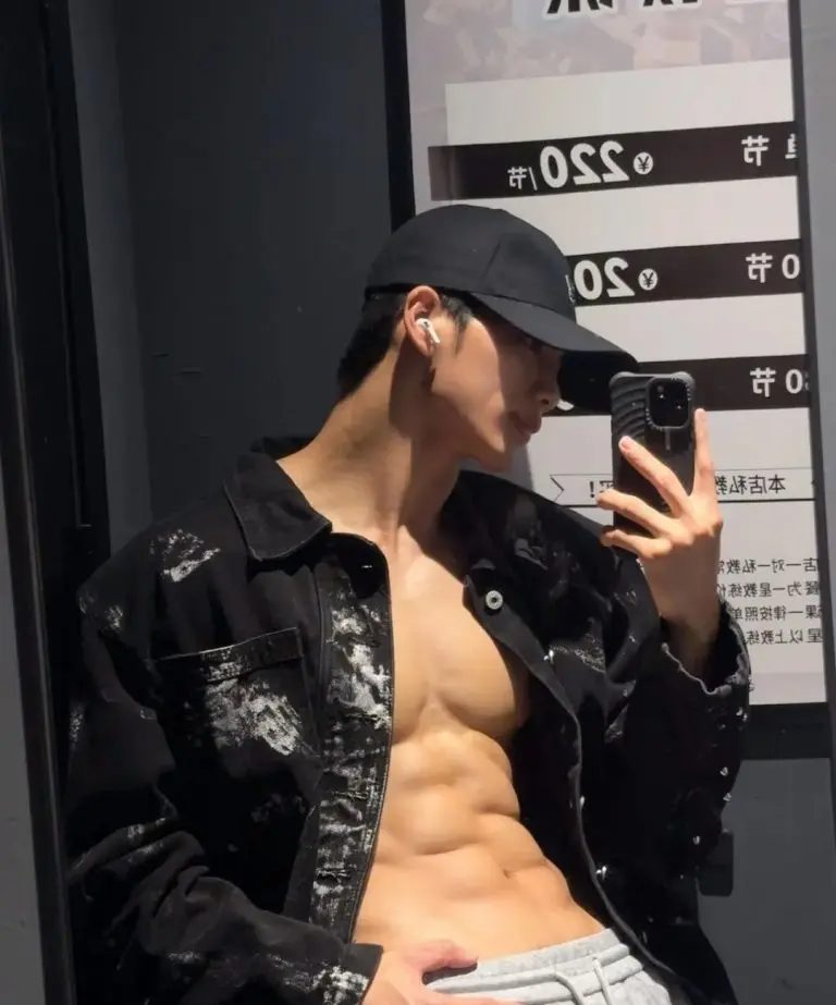 广东185cm肌肉帅模特,这腹肌谁看了不心动!