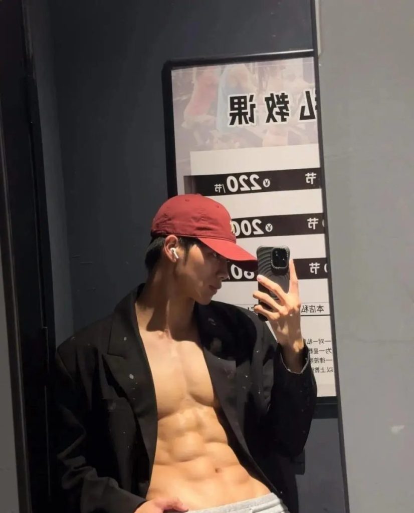 广东185cm肌肉帅模特,这腹肌谁看了不心动!