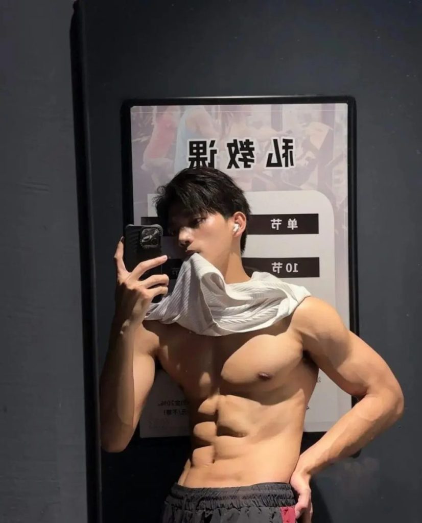 广东185cm肌肉帅模特,这腹肌谁看了不心动!