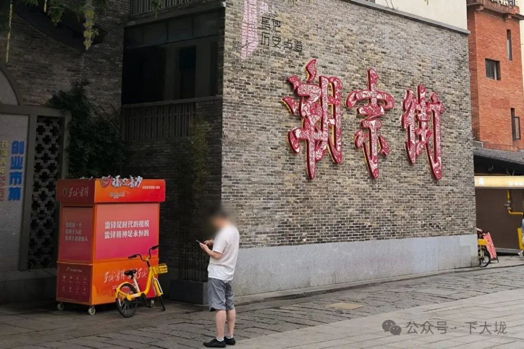 晚上和基友聚餐逛街,看到至少10个gay