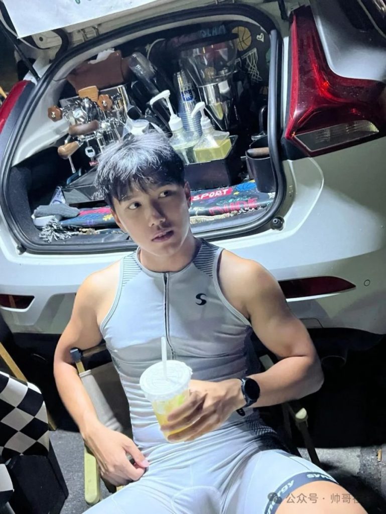 190CM长腿肌肉健身帅哥,这长相太对味了!